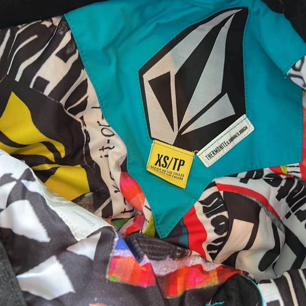 Volcom Snowpants - Picture 6 of 6